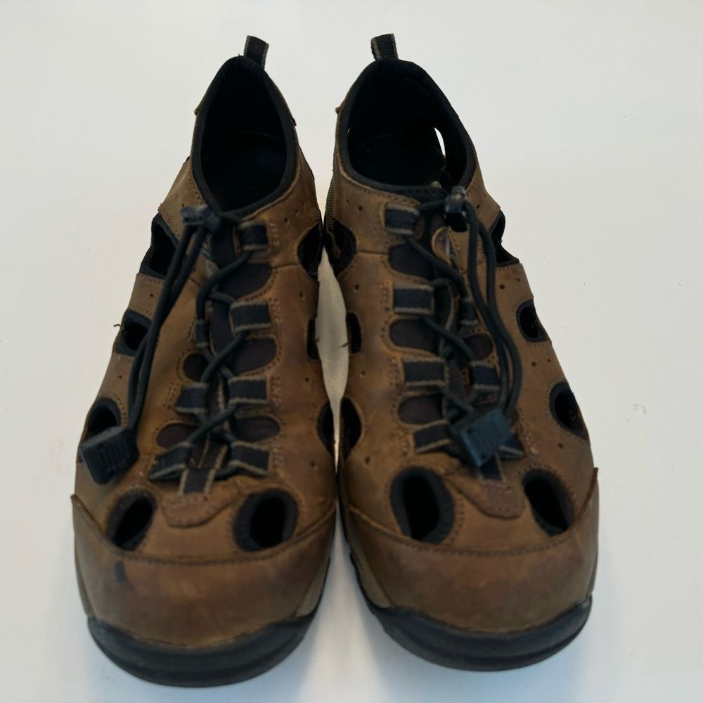 Duluth Trading Co Wild Boar Oiled Leather Sandals Brown 10 Wide 10W Adjustable - Picture 2 of 11
